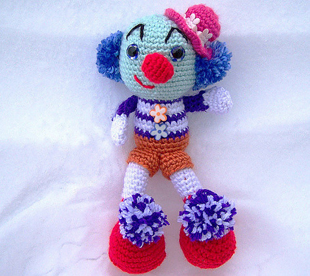 Free Crochet Pattern - Chuckles the Clown Amigurumi